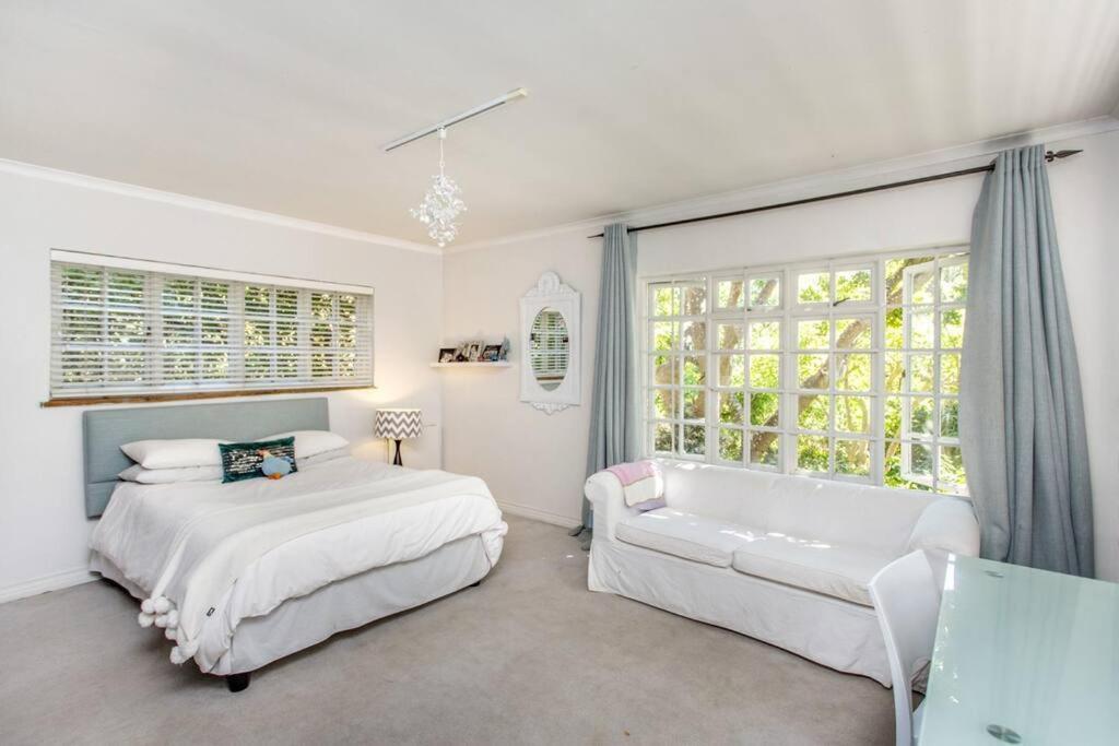Holiday home Spacious With Beautiful Garden And Views Cape Town
