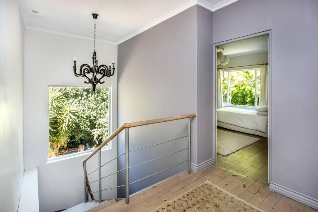 Spacious With Beautiful Garden And Views * Cape Town