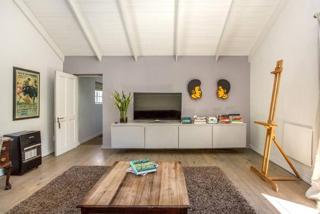 Holiday home Spacious With Beautiful Garden And Views Cape Town