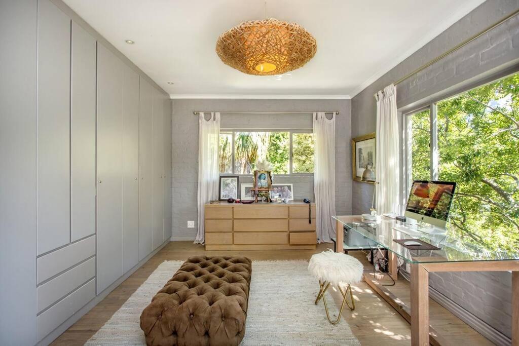 Spacious With Beautiful Garden And Views *