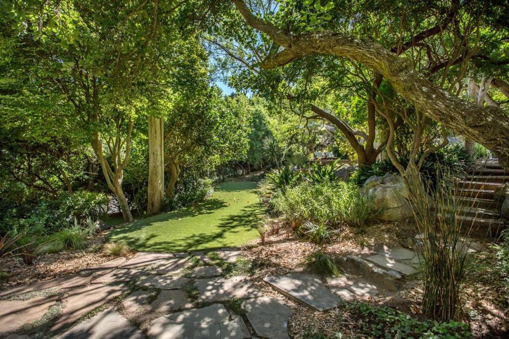 Spacious With Beautiful Garden And Views Cape Town