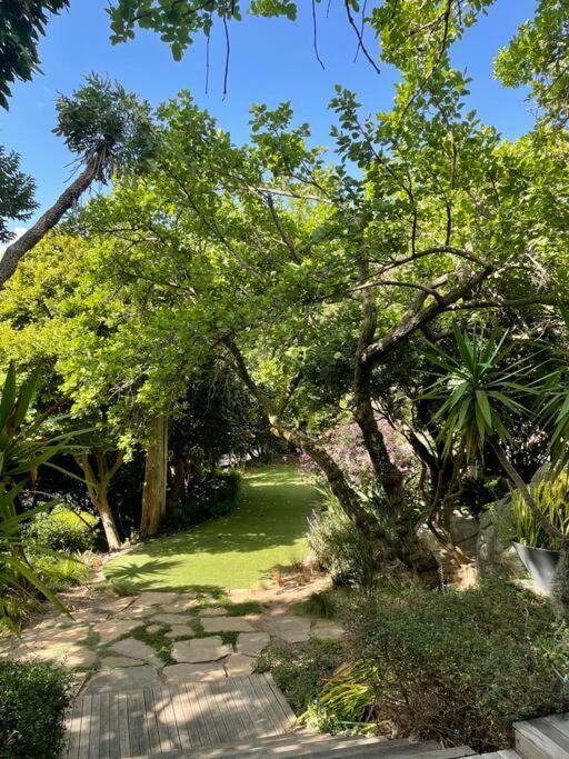 Spacious With Beautiful Garden And Views Cape Town