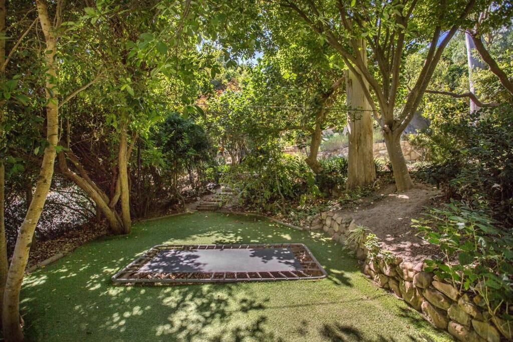 Spacious With Beautiful Garden And Views Cape Town